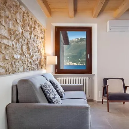 Feriehus Casa Rosa-con Vista Lago Brenzone sul Garda